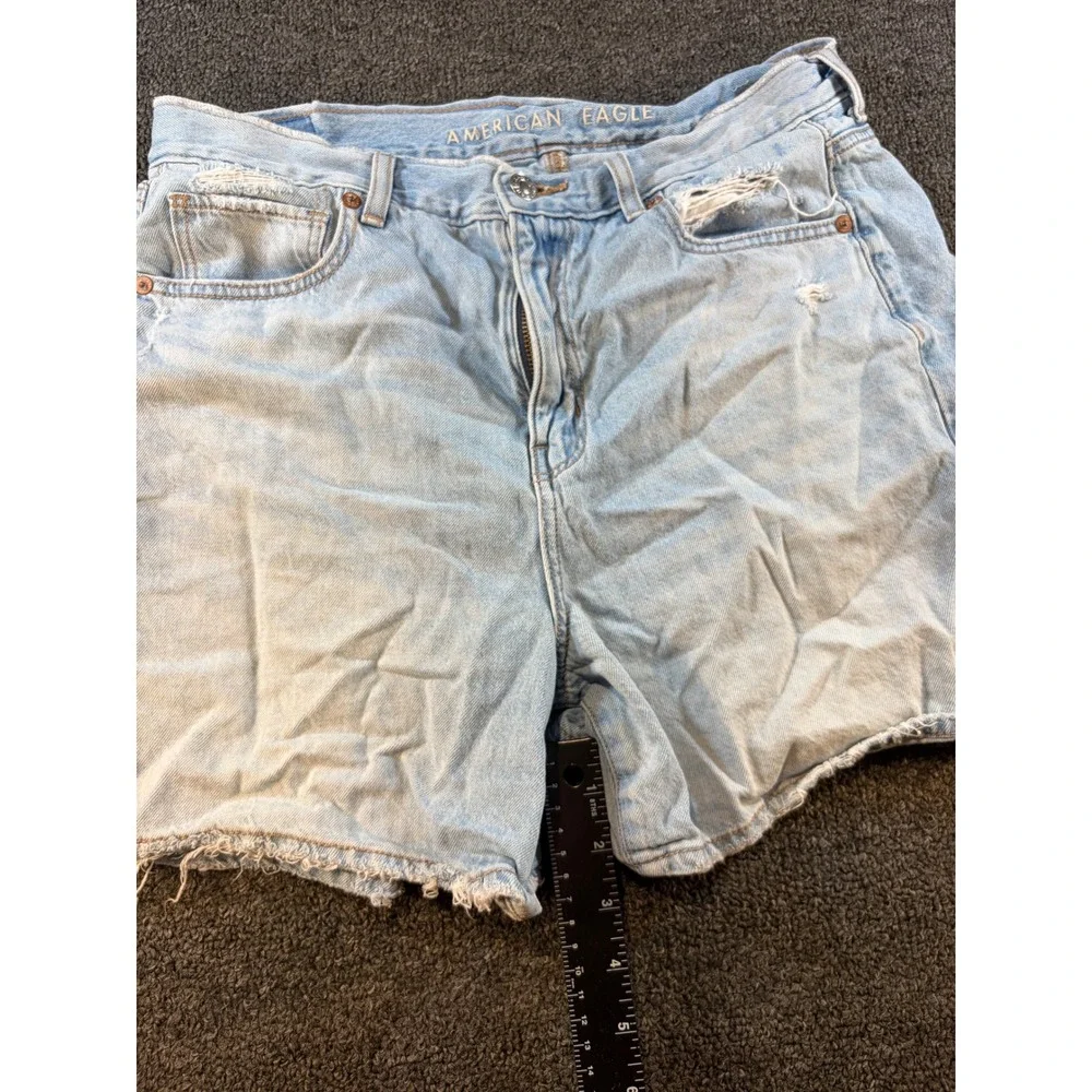 American Eagle Highest Rise Baggy Shorts Light Wash Distressed Denim Size 10